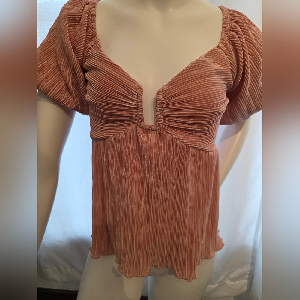 ILLA ILLA Dusty Rose Pleated V-Neck Puff Sleeve Top